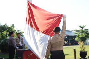 Wakapolres Banjarbaru Pimpin Apel Gelar Upacara Bendera Dalam Rangka Hari Kesadaran Nasional