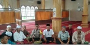 Bhabinkamtibmas Bripka Sp.Lubis Pererat Silaturahmi dengan Alim Ulama di Mesjid Nurul Iman