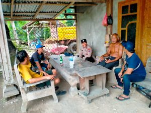 Polisi RW Polsek Margomulyo Sambang dan Dialogis Ke Warga Masyarakat Desa Margomulyo