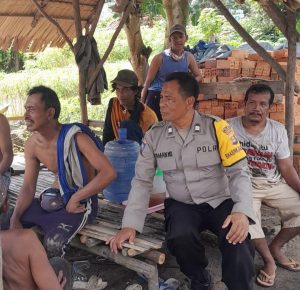 Babinkamtibmas Desa Pangkul Jaya sambang warga memberikan edukasi himbauan antisipasi 3C
