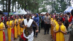 Kapolres Bersama Forkopimda Kabupaten Pekalongan Hadiri Tradisi Syawalan Kirab Gunungan Megono Tahun 2024
