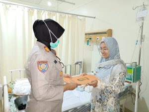 Kunjungan dalam rangka menjenguk/Besuk orang sakit, Medan satria Bekasi Kota.