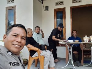 Bhabinkamtibmas Kel Pangkul Jaya AIPTU TAMAN, MS melaksanakan giat Sambang