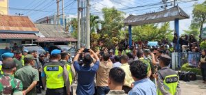 Sebanyak 107 Personel Polres Oku Di Turunkan Untuk Pengamanan Aksi Damai Badan Kerjasama Antar Desa (BKAD) Di Kantor PLN Cabang Baturaja