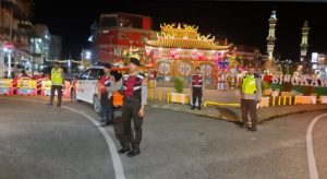 Jaga Kamseltibcarlantas di Kota Singkawang, Polisi Singkawang Lakukan Pengamanan Ploting Point Malam Kamis