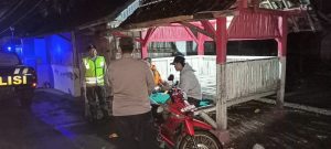 Polsek Ngancar Patroli Malam Pemukiman Penduduk di Pos Kamling 