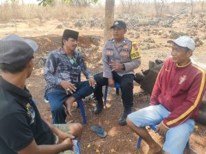 Rembuk Bersama Warga, Bhabinkamtibmas Polsek Tragah Polres Bangkalan Himbauan Aktifkan Pos Kamling
