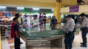 Personil Sat Samapta Polresta Ambon Tingkatkan Patroli di Seputaran Wilayah Pusat Perbelanjaan
