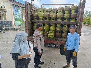 Kasat Binmas Polres PPU Dampingi Operasi Pasar Distribusi LPG 3 kg Bersubsidi