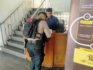 Personel Beat 110 Sat Samapta Polresta Balikpapan Tingkatkan Patroli di Kantor KPU, Antisipasi C3 Pasca Pemilu 2024