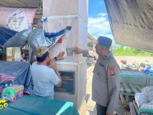 Melalui Media Stiker Personel SPKT Polres Pasangkayu, Sampaikan Himbauan Layanan Polri 110