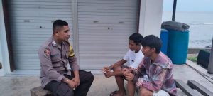 Bhabinkamtibmas Negeri Lilibooi Gencarkan Sambang ke Kompleks Wairatu, Ajak Pemuda Jaga Kamtibmas