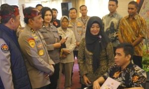 Ipda Ahmad Korban Bom Gereja di Surabaya Terima Penghargaan dari Mabes Polri