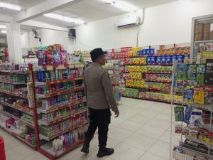 Polsek Kunjang Giat Rutin Patroli Antisipasi Kriminalitas di Minimarket 