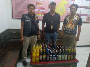 Operasi Pekat di Desa Margomulyo, Polsek Juwana Sita Puluhan Botol Miras Ilegal