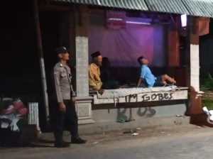 Anggota Polsek Ngancar Patroli Rutin Sambang di Pemukiman Penduduk