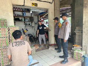 Polsek Teluk Bayur Patroli Kamtibmas di Pasar Sanggam Adji Dilayas