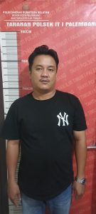Tersangka Ditangkap Tangan Membawa Senjata Tajam di Palembang