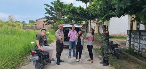 Sinegritas TNI - POLRI oleh Babinsa dan Bhabinkamtibmas melakukan Sambang Warga di desa Binaan