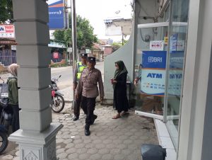 Anggota Polsek Purwoasri Patroli Sambang Obyek vital di Perbankan 