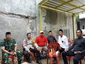 Bhabinkamtibmas Desa Sentul Hadiri Kegiatan Takziah dan Pemakaman Alm Bpk JASIMAN bin ARYA di Kp. Pasir Desa Sentul Balaraja