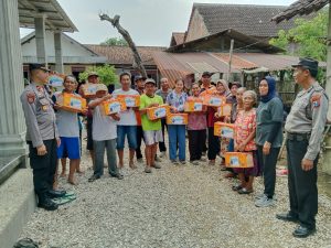 Polri Peduli, Polres Tulungagung Berikan Bantuan Pada Warga di Tiga Desa Kecamatan Campurdarat Yang Terdampak Bencana Alam