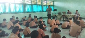 Sasar Pelajar Di Lenangguar, Sat Binmas Polres Sumbawa Lakukan Binluh