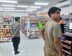 Polsek Gampengrejo Giat Patroli Dialogis Sambang di Minimarket 