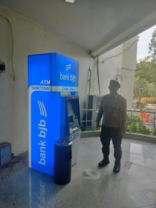 Personil Sat Pamobvit Polresta Tangerang melaksanakan kegiatan Patroli ke ATM Bank BJB yang ada di kawasan Puspemkab Tangerang.