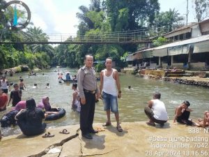 Patroli Pengawasan Wisata Pemandian Air Panas di Desa Pangirkiran oleh Polsek Padang Bolak