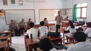 Jalin Komunikasi Bersama Siswa-siswi SMA PGRI 4 Denpasar: Polsek Dentim Kegiatan Jumat Curhat