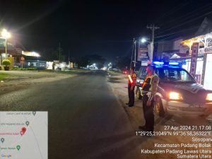 Patroli dan Blue Light di Jalan Lintas Gunung Tua - Padangsidimpuan oleh Polsek Padang Bolak