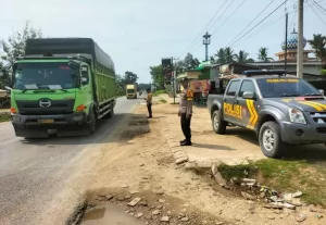 Polisi Pangkalan Lesung Pelalawan Cegah Lakalantas di Jalintim