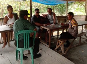 Sinergitas TNI-POLRI di Kecamatan Pangkalan Kerinci Lakukan DDS dan Komsos