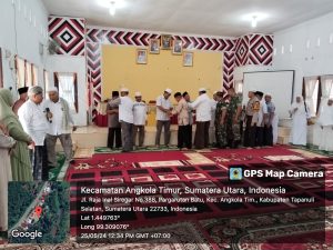 Bhabinkamtibmas Angkola Timur Hadiri Acara Tepung Tawar Calon Jemaah Haji