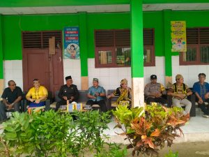 Upacara Peringatan Hari Pendidikan Nasional Meriah di SDN 01 Kampung Long Beliu
