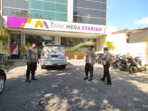 Polsek Kediri Kota Patroli Harkamtibmas ke Bank BSI dan Kantor Telkom