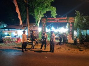 Patroli 802 Polsek Gudo sampaikan himbauan Kamtibmas di pasar malam desa Tanggungan