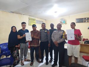 Personil Piket Bhabinkamtibmas bantu Masyarakat selesaikan selisihan faham bertangga di Silalas Medan Barat