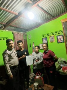Bhabinkamtibmas Polsek Medan Barat bantu masyarakat dengan problem solving di kelurahan Karang Berombak Medan Barat