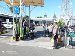 Polsek Kediri Kota Gelar Patroli Harkamtibmas ke Stasiun KA dan Golden Swalayan