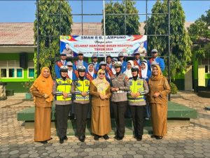 Police Goes To School, Sat Lantas Polresta Bandar Lampung Berikan Edukasi Keselamatan Berlalu Lintas Di SMAN 8