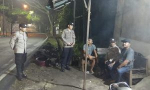 Sambangi Warga Sumur Wali, Patroli Polsek Sidomukti Ajak Ikut Peran Aktif Jaga Keamanan Dan Kerukunan Pasca Putusan MK