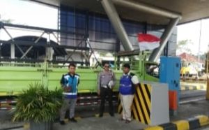 Unit Lantas Polsek Tingkir Pantau Kamseltibcarlantas Di Exit Tol Salatiga