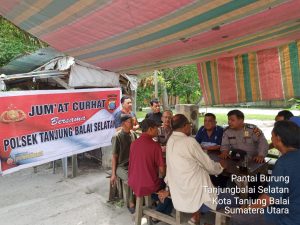 Kapolsek Tanjung Balai Selatan Pimpin Jumat Curhat Berikan Pesan Kamtibmas Kepada Masyarakat