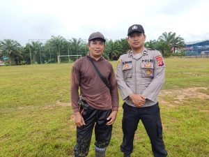 Bhabinkamtibmas Polsek Segah Terlibat Aktif dalam Patroli Sambang dan Gotong Royong di Kampung Harapan Jaya