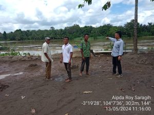 Polsek Tanah Abang Laksanakan Mitigasi Dan Pengecekan Debit Air Di Sungai Lematang Dalam Rangka Pencegah Bencana Banjir