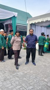Bhabinkamtibmas dari Polsek Medan Timur mengamankan kegiatan wisuda santri Pondok Pesantren Darul Hikmah TPI yang dilaksanakan di Jalan Pelajar