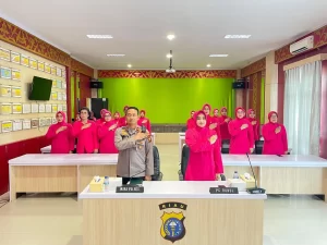 Wakapolres Rohul Bersama Wakil Ketua Bhayangkari Cabang Ikuti Syukuran HUT YKB Ke 44 Tahun 2024