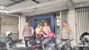Unit Samapta Titipkan Pesan Keamanan Saat Patroli Perbankan